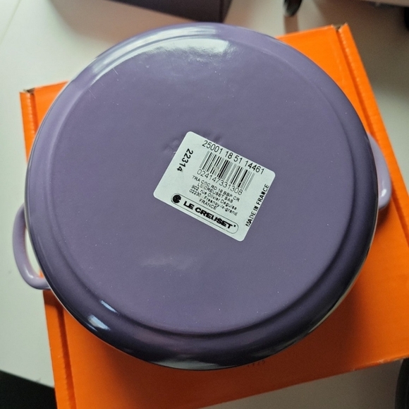 NIB Le Creuset 2QT round dutch oven in Provence / Blue Bell Purple - Picture 7 of 8